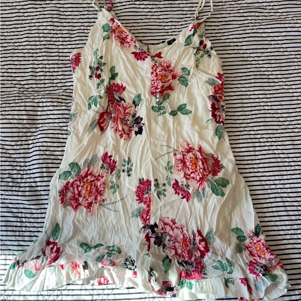 MinkPink Women Floral V-Neck Ruffle Hem Romper White Pink Red Size M‎